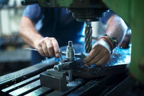 Guillotine Shears: Guide to Types, Uses, Safety & Operation