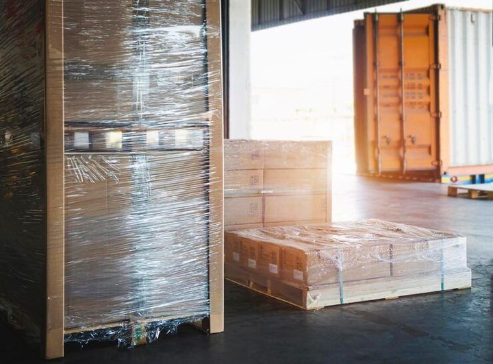 Stretch Wrapping Machines for Pallets: Guide to Automation and Key Details