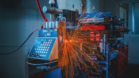 Wire Cut EDM Machine Basics: Learning About Components and Cutting Processes