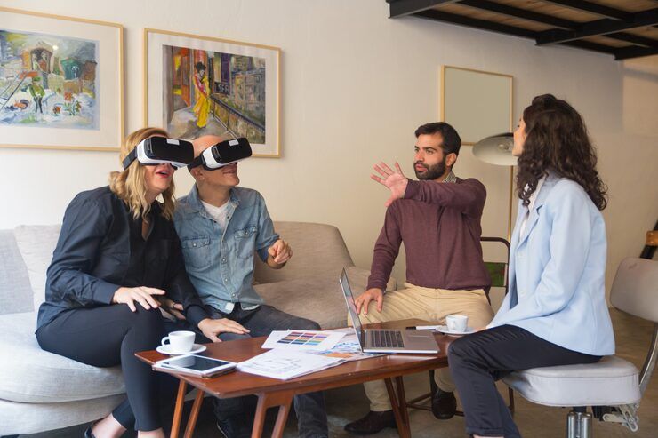 Interactive Fan Experiences: Guide to Technology and Practical Insights