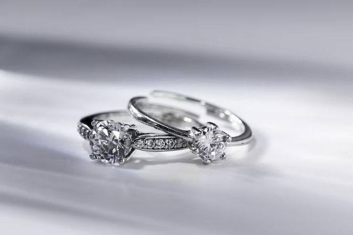 Solitaire Engagement Rings: Discover Classic Styles, Diamond Shapes, and Settings