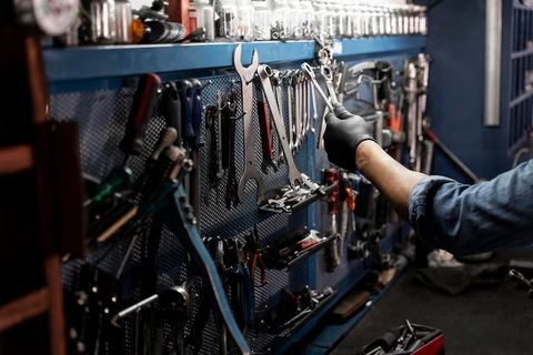 Industrial AI Solutions: A Guide to Uses, Trends and Policy