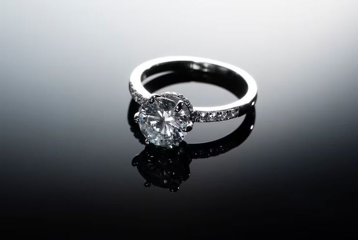 Lab-Grown Diamond Engagement Rings: Explore Modern Designs and Bridal Trends