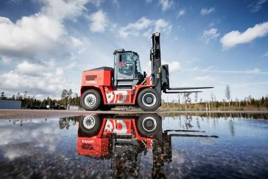 Powering Progress: Electric Fork Truck Innovations for Future Warehouses