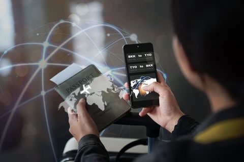 Flight Tracking Apps: Overview of Flight Maps, Alerts, and Tracking Data
